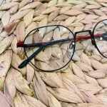 lunettes de vue homme métal noire et rouge en titane