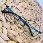 lunettes de vue homme ronde noire et bleue en titate