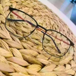 lunettes de vue homme noire en titane gael et sophie opticiens 30800 saint-gilles camargue